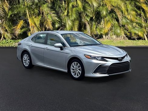 Used 2024 Toyota Camry LE w/ Convenience Package FWD image 2