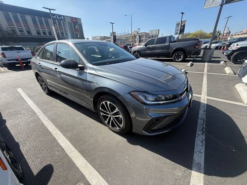 Used 2025 Volkswagen Jetta Sport FWD image 3