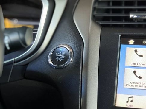 Used 2017 Ford Fusion SE w/ Equipment Group 201A image 32