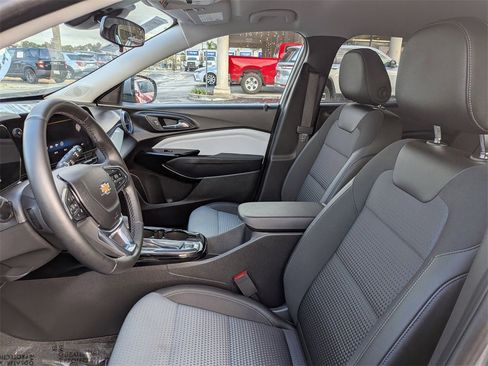 Used 2025 Chevrolet Trax LT w/ LT Convenience Package image 24