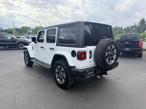 Used 2018 Jeep Wrangler Unlimited Sahara w/ Uconnect 4C Nav & Sound Group AWD/4WD image 3