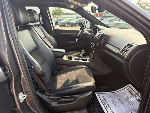 Used 2019 Jeep Grand Cherokee Altitude AWD/4WD image 21