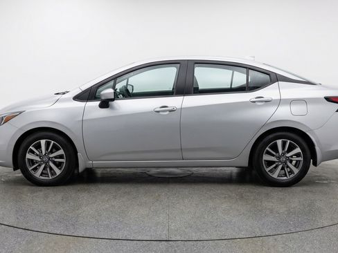 Used 2025 Nissan Versa SV FWD image 5