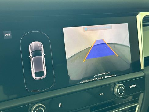 Certified 2023 Porsche Macan Turbo AWD/4WD image 23