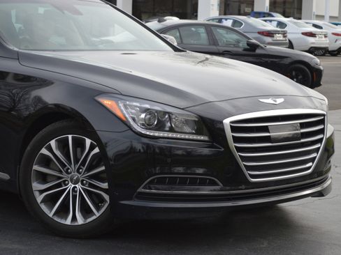 Used 2015 Hyundai Genesis 3.8 w/ Option Group 03 image 2