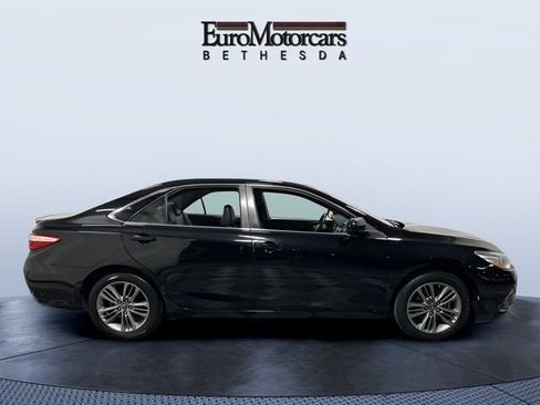 Used 2017 Toyota Camry SE image 6