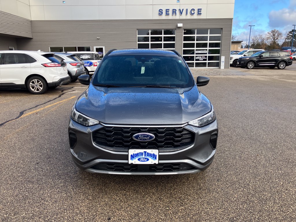 Used 2024 Ford Escape ST-Line w/ Tech Pack #1 AWD/4WD image 5