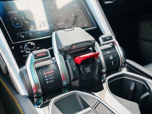 Used 2022 Lamborghini Urus image 62
