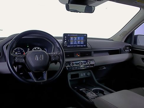 Used 2023 Honda Pilot Touring image 13