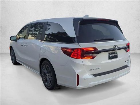New 2026 Honda Odyssey Touring image 9