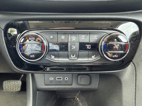Used 2023 Buick Encore GX Select w/ Experience Buick Package FWD image 17