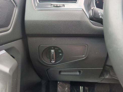 Used 2021 Volkswagen Tiguan SE FWD image 26