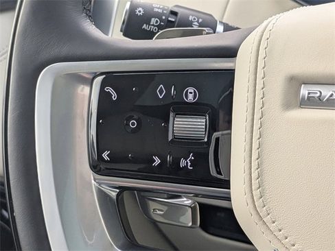 Used 2025 Land Rover Range Rover SE image 17