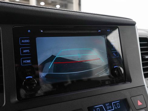 Used 2017 Toyota Sienna XLE w/ XLE Navigation Package AWD/4WD image 29