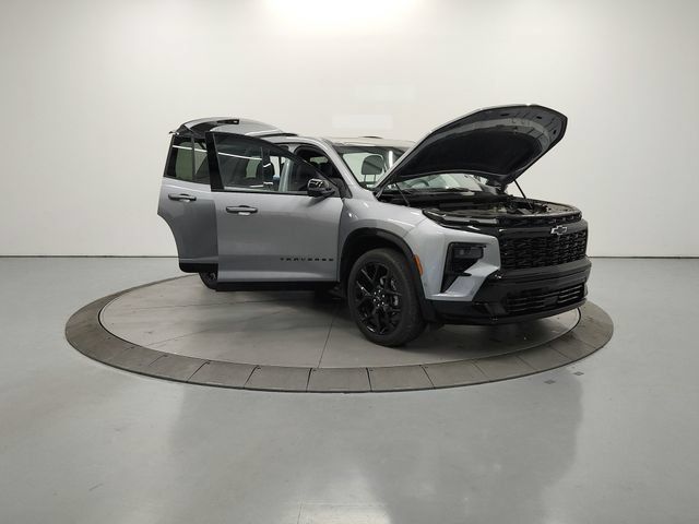 Used 2025 Chevrolet Traverse RS FWD image 10