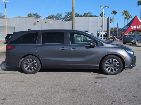 Used 2024 Honda Odyssey EX-L image 3