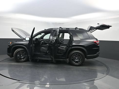 Used 2024 Honda Pilot TrailSport image 37
