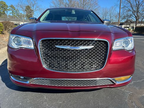 Used 2019 Chrysler 300 Limited image 5
