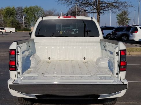 Used 2025 Nissan Frontier SV RWD image 8