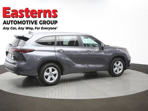 Used 2024 Toyota Highlander LE FWD image 43