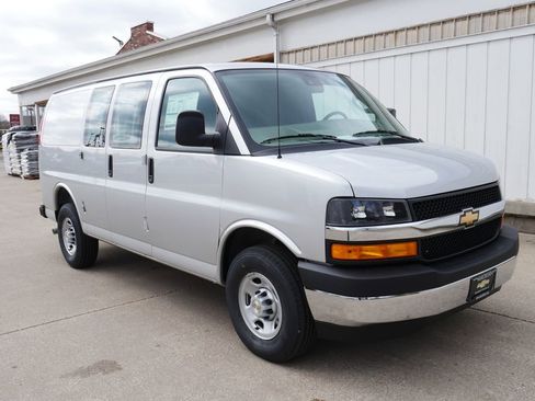 New 2026 Chevrolet Express 2500 image 2