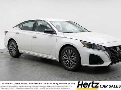 Used 2025 Nissan Altima 2.5 SV image 1