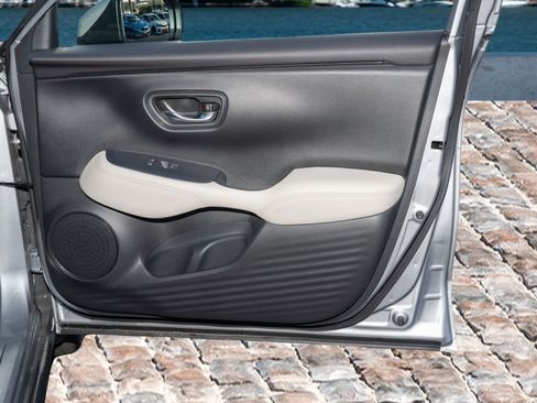 Certified 2023 Honda HR-V LX image 8