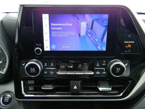 Used 2023 Toyota Highlander XLE AWD/4WD image 12