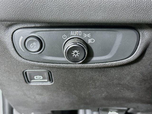 Used 2024 GMC Terrain SLE w/ Driver Convenience Package AWD/4WD image 25
