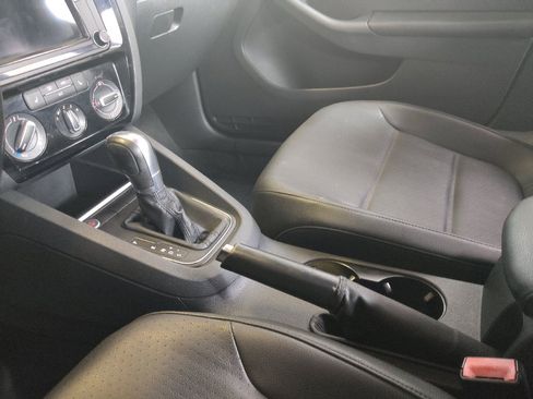 Used 2017 Volkswagen Jetta SE FWD image 26
