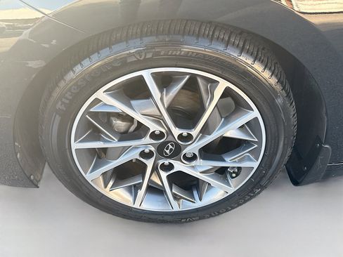 Used 2020 Hyundai Elantra Limited w/ Ultimate Package 03 image 35