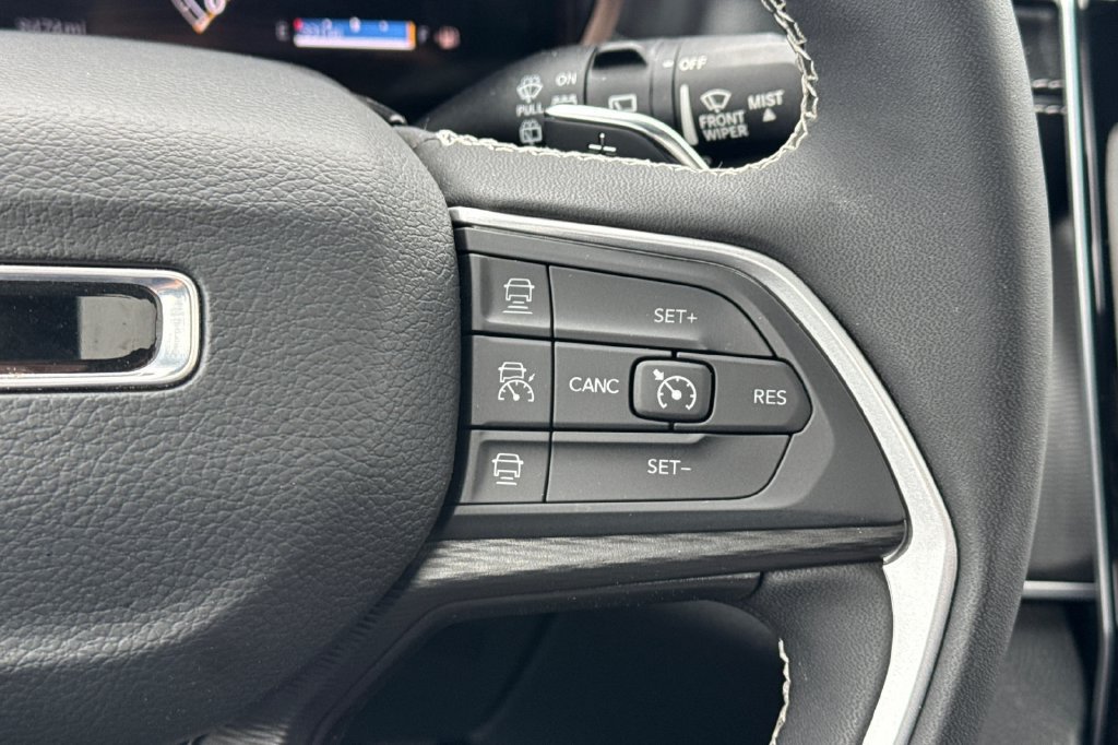 Used 2024 Jeep Grand Cherokee L Altitude RWD image 29