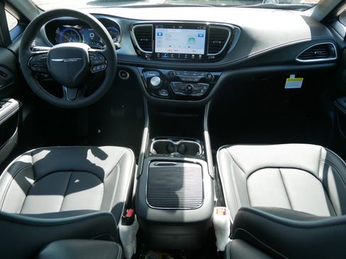 New 2026 Chrysler Pacifica Limited w/ S Appearance Package image 12