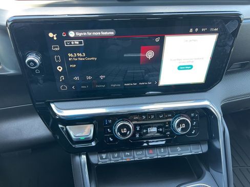 Used 2025 GMC Sierra 3500 Denali w/ Technology Package AWD/4WD image 19