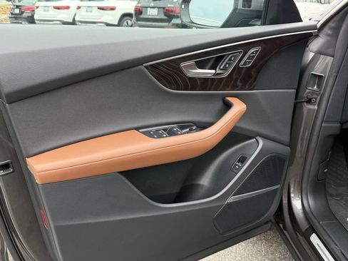 Used 2023 Audi Q8 Premium Plus image 19