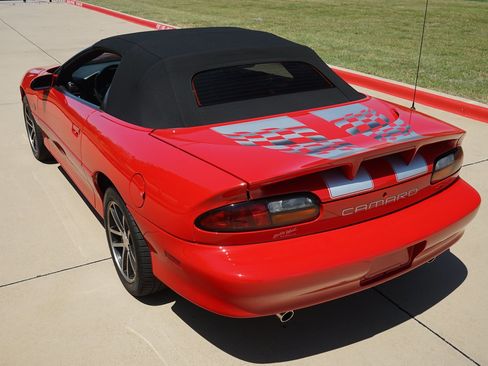 Used 2002 Chevrolet Camaro Z28 w/ SS Performance/Appearance Pkg RWD image 8