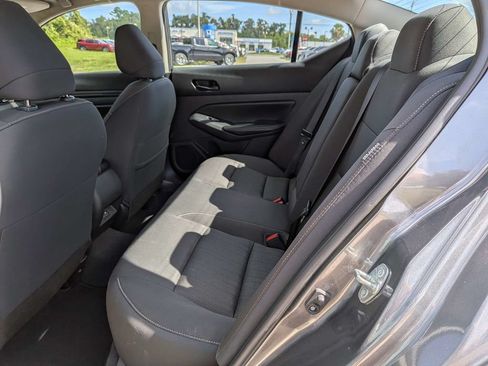 Used 2025 Nissan Altima 2.5 SV FWD image 14