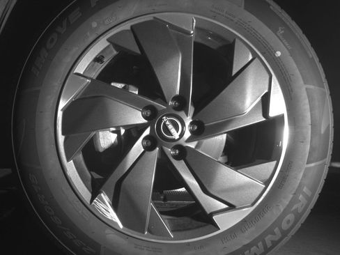 Used 2025 Nissan Rogue SV image 12