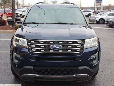 Used 2017 Ford Explorer XLT w/ Equipment Group 202A image 3