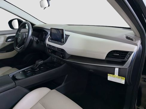 Used 2024 Nissan Rogue SV w/ SV Premium Package FWD image 31