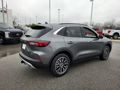 New 2025 Ford Escape SE w/ Class II Trailer Tow Package FWD image 12