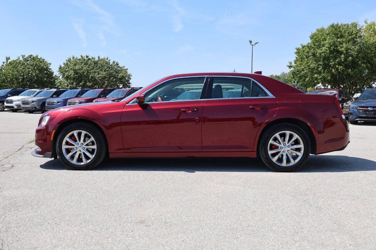 Used 2019 Chrysler 300 Touring L w/ Quick Order Package 22F AWD/4WD image 8