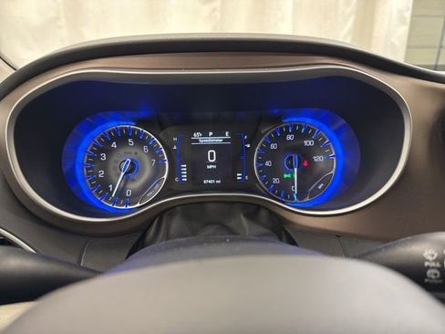 Used 2022 Chrysler Voyager LX FWD image 23