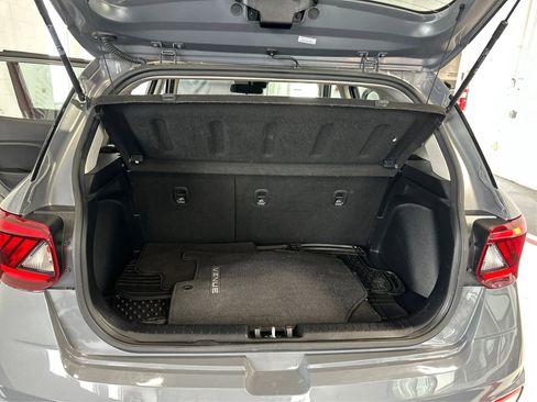 Used 2021 Hyundai Venue SEL image 12