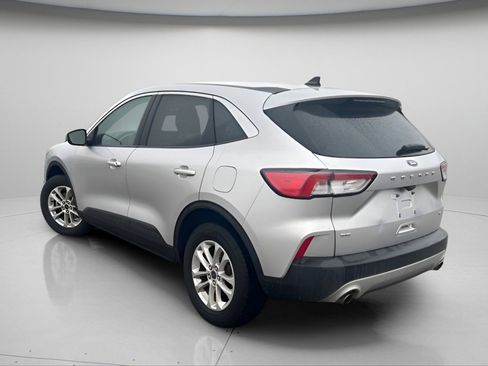 Used 2020 Ford Escape SE image 11