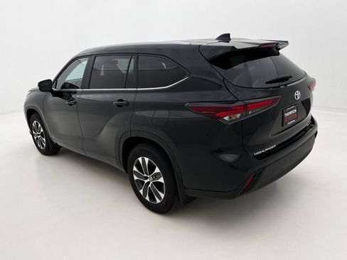 Used 2024 Toyota Highlander XLE image 9