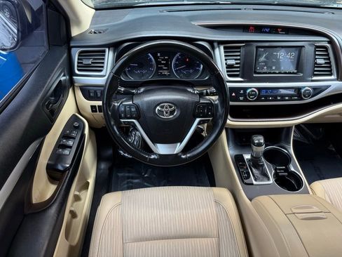 Used 2019 Toyota Highlander Plus FWD image 28