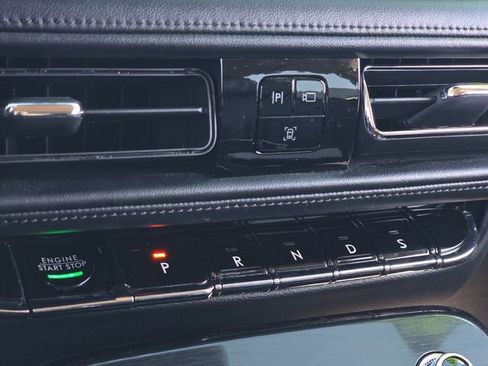 Used 2021 Lincoln Nautilus FWD image 25