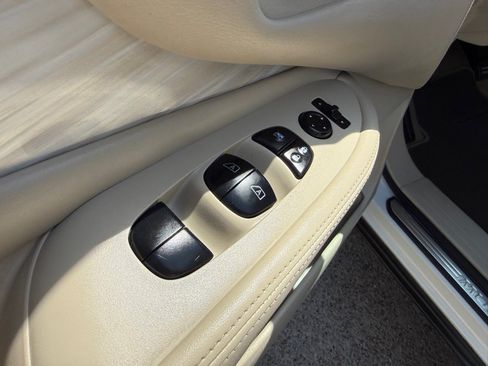 Used 2015 Nissan Murano SV FWD image 18