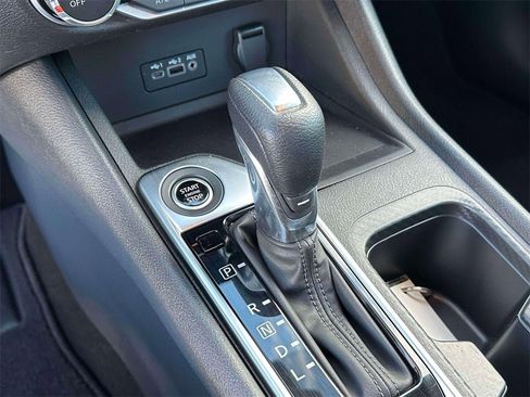 Certified 2022 Nissan Sentra SV image 28